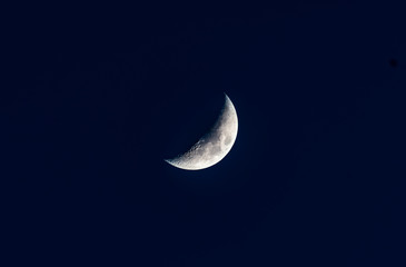 Obraz na płótnie Canvas Early evening crescent moon