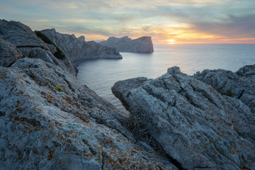 Fototapeta premium Klippen am Cap Formentor, Mallorca, Sonnenuntergang