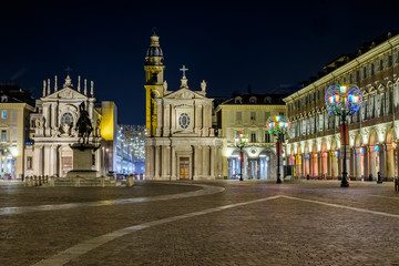 Fototapeta na wymiar Luci piazza San Carlo Torino