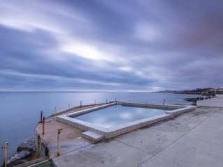 Obraz premium derelictb swimming pool complex and lido, malta