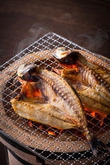 鯵の開きを焼く