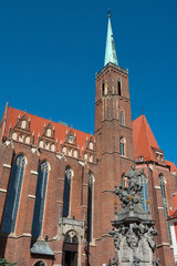 Fototapeta na wymiar Kreuzkirche mit Nepomuk-Denkmal, Breslau