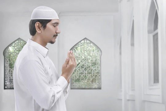 Side view of asian muslim man praying