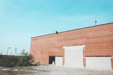 Ancien entrepôt en brique rouge transformé en skatepark situé à Bruxelles
