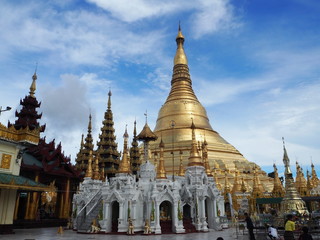 Fototapeta premium シュエダゴンパゴダ