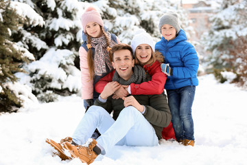 Fototapeta na wymiar Portrait of happy family in winter park