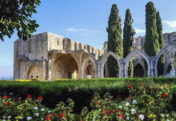 Abwaschbare Fototapete Zypern Kloster in Bellapais, einem kleinen Dorf im Norden Zyperns