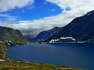 Fototapeta na wymiar Norway-view of the lake Djupvatnet