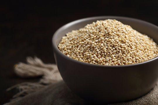 Uncooked quinoa seeds