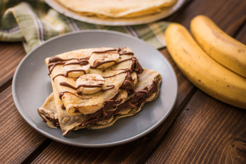 Pancakes with banana and cacao cream. Les crêpes.