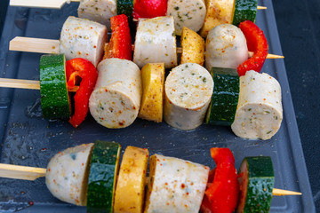 Gesunde Speise mit Fleisch und Gemüse für den Grill