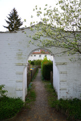 Passage in a garden city