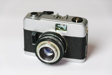 Alte analoge Foto Kamera mit Objektiv