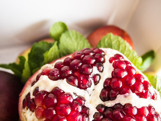 composition of fresh fruit and mint