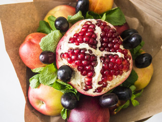 composition of fresh fruit and mint
