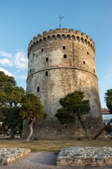 Fototapeta na wymiar The white tower at Thessaloniki city in Greece