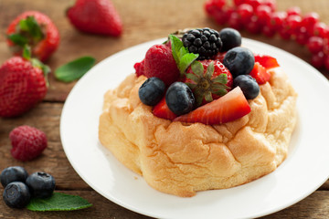 Pavlova cake
