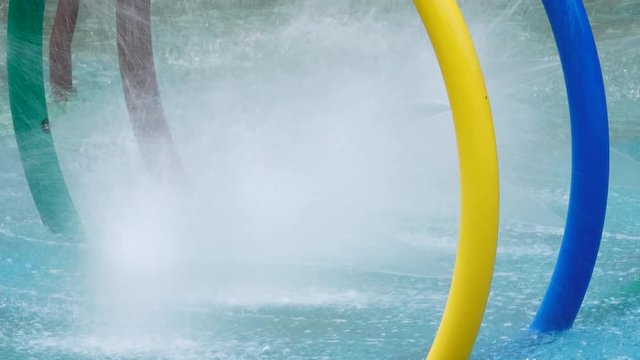 4K the water springer spray in the pool	