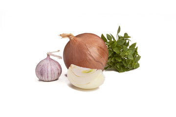 A quarter of an onion, basil, onion and garlic © svdolgov
