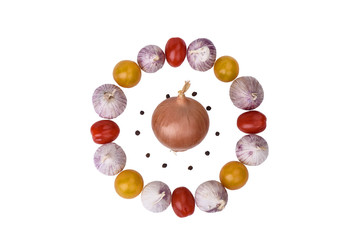 Onion bulb in a ring of garlic, tomato and pepper
