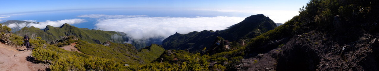 Naklejka premium Traversée Pico do Arieiro à Pico Ruivo