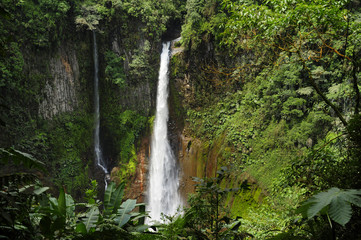 Obraz premium Catarata Del Toro waterfall cascades down into an old volcano crater.