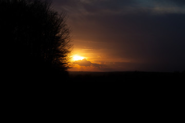 sonnenuntergang feuerroter himmel