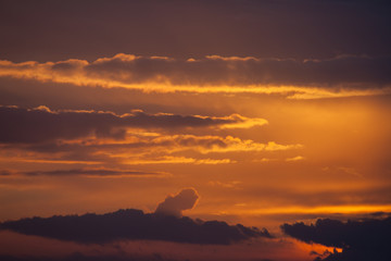 sonnenuntergang feuerroter himmel