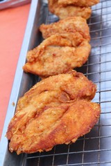Fried chicken is delicious in street food