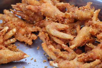 Fried chicken feet is delicious in the market