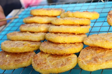 Grilled sticky rice with egg plating delicious