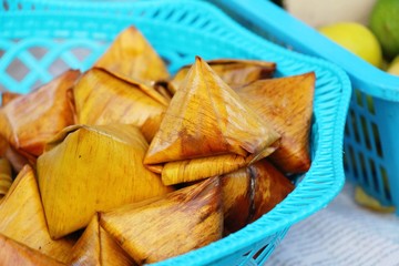 Stuffed dough pyramid dessert is delicious ( Kanom Tien)