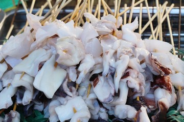 Grilled squid is delicious in the market