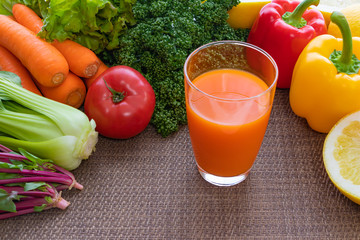 緑黄色野菜と栄養たっぷり野菜ジュース