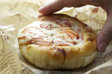 卵とハムの調理パン