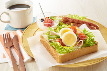  オープンサンドイッチ (open sandwich)