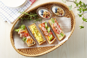  オープンサンドイッチ (open sandwich)