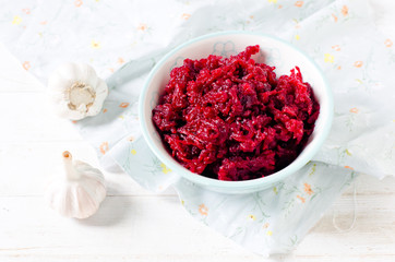 Salad of beets, walnuts and garlic