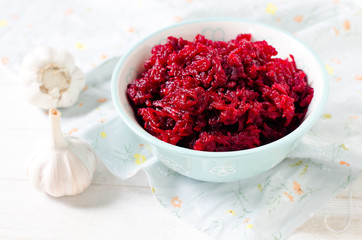 Salad of beets, walnuts and garlic