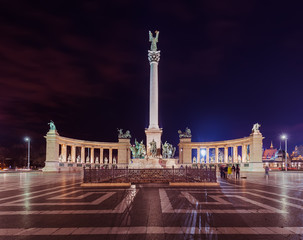 Fototapeta na wymiar Heroes Square monument in Budapest Hungary