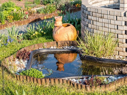 "Dekoration Gartenteich" Stockfotos und lizenzfreie Bilder auf Fotolia