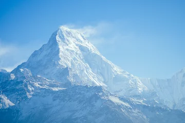 Papier Peint photo Himalaya belle vue sur le paysage des montagnes himalayennes. Des sommets enneigés. concept de randonnée en montagne