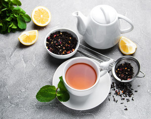 Tea with lemon and mint