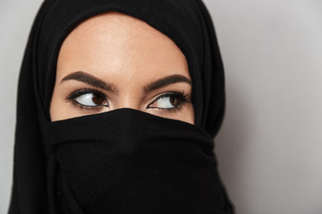 Naklejka premium Close up portrait of a beautiful arabian woman