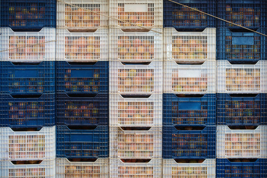 Neatly arranged fruit basket, fruit warehouse.