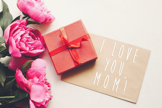 Mom Gift Images – Browse 211,982 Stock Photos, Vectors, and Video ...