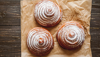 Fototapeta na wymiar freshly baked buns on a wooden background