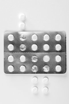 Paracetamol pills and blister