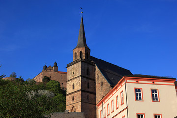 Fototapeta na wymiar Petrikirche und Plassenburg in Kulmbach, Oberfranken, Bayern, Deutschland
