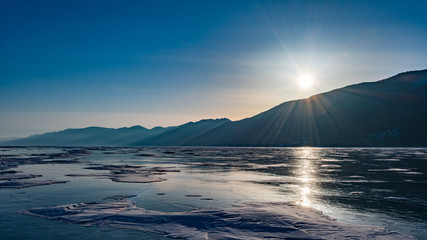 Góry nad jeziorem Bajkał, Syberia, Rosja